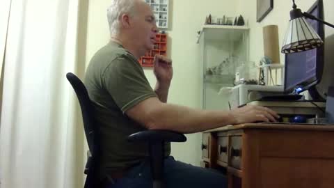 Snapshot of chris2002b chatting on 11/22/25, 06:34 chris2002b online show from 11/22/25, 06:34