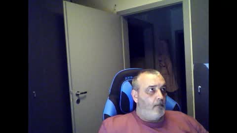 Snapshot of chris250268 chatting on 05/31/26, 12:19 Chris online show from 05/31/26, 12:19