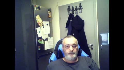 Snapshot of chris250268 chatting on 06/07/26, 01:32 Chris online show from 06/07/26, 01:32