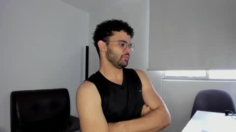 Im Chirs IM MODEL INDEPENDT online show from 10/15/25, 12:49