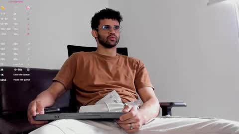 Im Chirs IM MODEL INDEPENDT online show from 10/28/25, 02:31