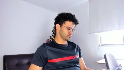 Im Chirs IM MODEL INDEPENDT online show from 11/27/25, 03:25