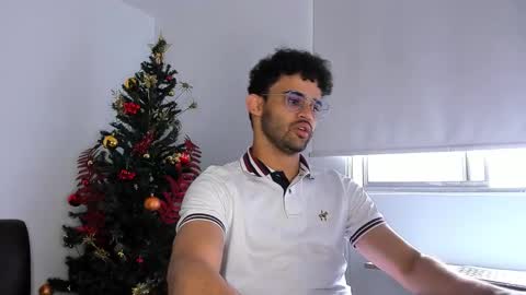 Im Chirs IM MODEL INDEPENDT online show from 12/02/25, 08:04