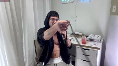 Snapshot of chriscool93 chatting on 11/18/25, 01:33 Content creator artist online show from 11/18/25, 01:33