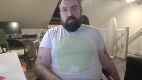 Snapshot of chriscubxxx chatting on 12/18/25, 07:53 chriscubxxx online show from 12/18/25, 07:53