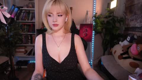 chriss_foxx online show from 06/10/26, 03:44