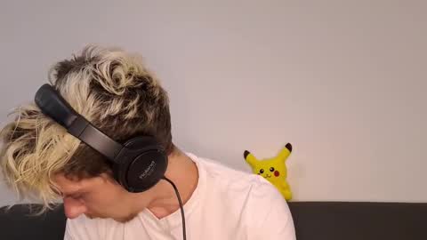 Snapshot of chrisslicer chatting on 10/21/25, 11:27 Christopher online show from 10/21/25, 11:27