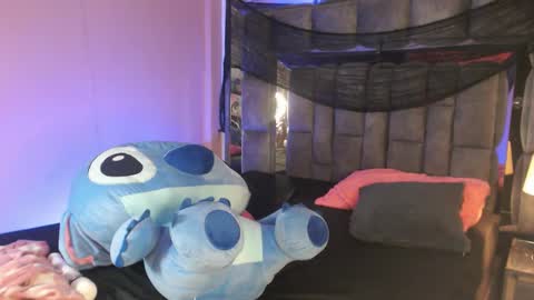 Snapshot of christaly_1 chatting on 10/24/25, 10:55 Christal online show from 10/24/25, 10:55