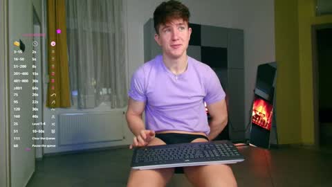 Snapshot of christianlevine_ chatting on 10/24/25, 04:58 UPVOTE ME ------ ILL DO SOMETHING FOR FREE online show from 10/24/25, 04:58