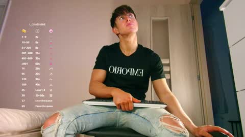 Snapshot of christianlevine_ chatting on 12/04/25, 05:06 UPVOTE ME ------ ILL DO SOMETHING FOR FREE online show from 12/04/25, 05:06