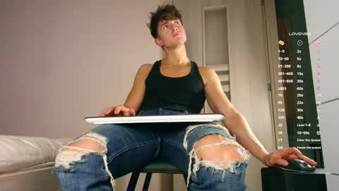 Snapshot of christianlevine_ chatting on 12/05/25, 04:47 UPVOTE ME ------ ILL DO SOMETHING FOR FREE online show from 12/05/25, 04:47