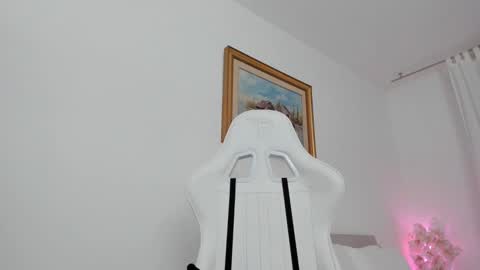 Snapshot of christine0990__ chatting on 01/28/25, 07:22 Hi im Christine online show from 01/28/25, 07:22
