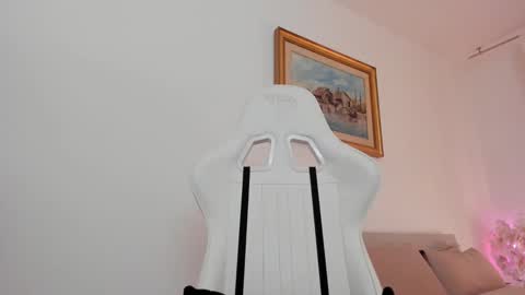 Snapshot of christine0990__ chatting on 02/21/25, 07:23 Hi im Christine online show from 02/21/25, 07:23