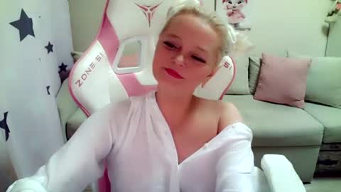 Snapshot of christirose chatting on 07/07/26, 04:33 Christi online show from 07/07/26, 04:33