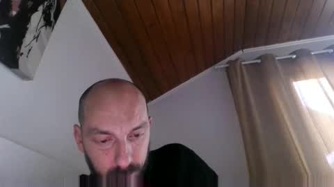 Snapshot of christyyyyyyy chatting on 11/11/25, 11:43 christyyyyyyy online show from 11/11/25, 11:43