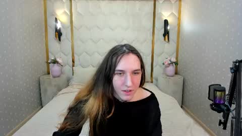 Snapshot of chrisybev chatting on 06/23/26, 07:45 chrisybev online show from 06/23/26, 07:45