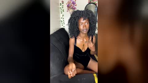 Snapshot of chroe22 chatting on 12/18/25, 08:53 chroe22 online show from 12/18/25, 08:53