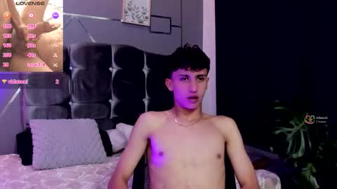 chrristopher77 online show from 12/15/25, 08:29