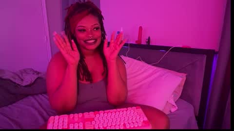 Snapshot of chubbeedweeb chatting on 11/06/25, 06:14 EmberEssence online show from 11/06/25, 06:14