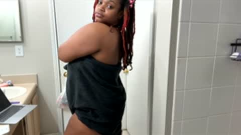 Snapshot of chubbeedweeb chatting on 11/30/25, 04:38 EmberEssence online show from 11/30/25, 04:38