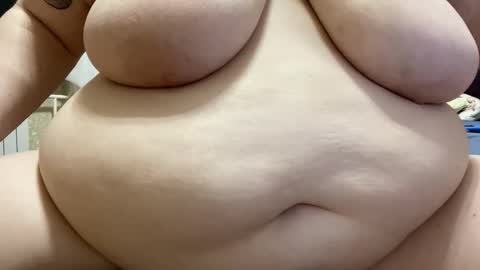 Snapshot of chubby__katie_ chatting on 11/25/25, 02:39 Kat online show from 11/25/25, 02:39