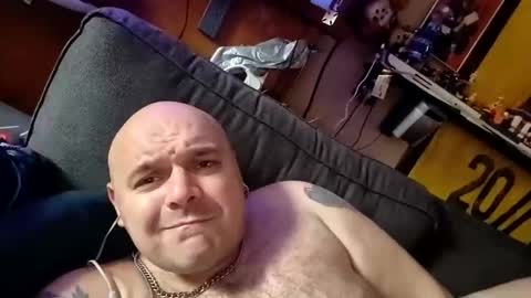 chubbyman44 online show from 05/18/26, 07:58