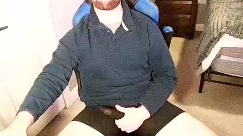 Snapshot of chuck0781 chatting on 09/26/25, 03:43 chuck online show from 09/26/25, 03:43