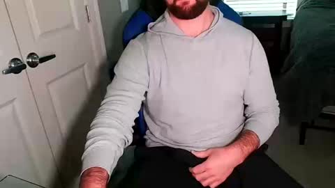 Snapshot of chuck0781 chatting on 10/11/25, 04:05 chuck online show from 10/11/25, 04:05