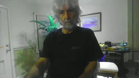 Snapshot of chuck354139 chatting on 12/26/24, 08:50 chuck354139 online show from 12/26/24, 08:50