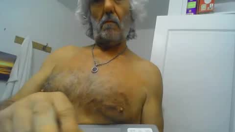 Snapshot of chuck354139 chatting on 01/09/25, 03:04 chuck354139 online show from 01/09/25, 03:04