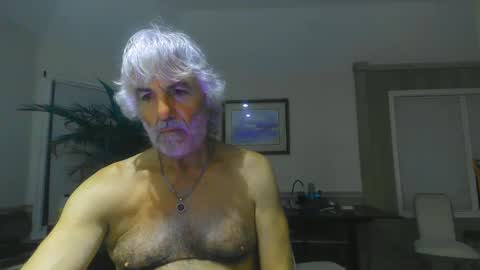 Snapshot of chuck354139 chatting on 02/13/25, 01:40 chuck354139 online show from 02/13/25, 01:40