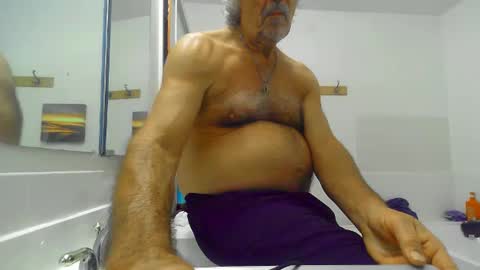 Snapshot of chuck354139 chatting on 02/16/25, 05:26 chuck354139 online show from 02/16/25, 05:26