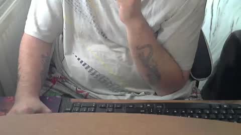 Snapshot of chunkisgreat chatting on 12/17/25, 02:01 chunkisgreat online show from 12/17/25, 02:01