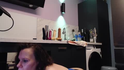 Snapshot of chwerry_b0 chatting on 12/18/24, 01:59 Jessica online show from 12/18/24, 01:59