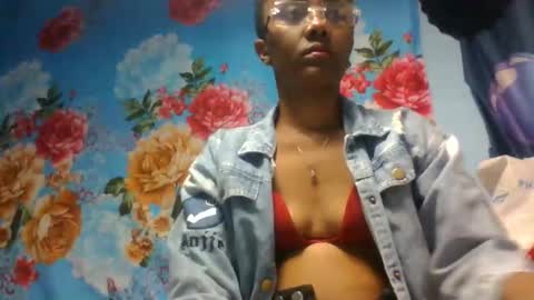 Snapshot of ciciazzhh chatting on 06/04/26, 11:27 ciciazzhh online show from 06/04/26, 11:27