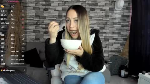 Snapshot of ciindy_lovee chatting on 10/03/25, 03:09 Ciindy Lovers online show from 10/03/25, 03:09