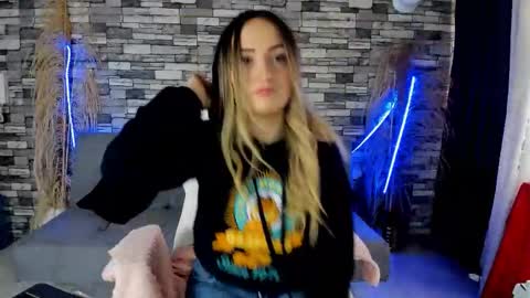 Snapshot of ciindy_lovee chatting on 10/09/25, 03:43 Ciindy Lovers online show from 10/09/25, 03:43