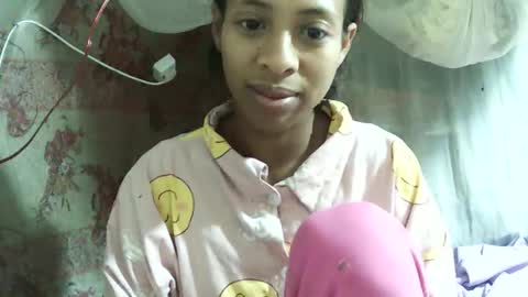 Snapshot of cindyx69 chatting on 10/30/25, 04:14 cindyx69 online show from 10/30/25, 04:14