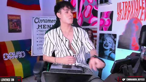 Snapshot of cinnamon_boyxxx chatting on 12/06/24, 04:03 David Independent Model online show from 12/06/24, 04:03