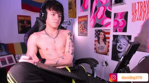 Snapshot of cinnamon_boyxxx chatting on 02/07/25, 05:10 David Independent Model online show from 02/07/25, 05:10