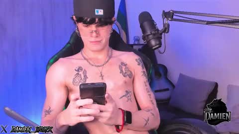 Snapshot of cinnamon_boyxxx chatting on 09/21/25, 02:35 David Independent Model online show from 09/21/25, 02:35