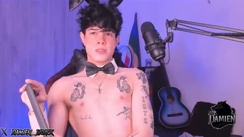 Snapshot of cinnamon_boyxxx chatting on 09/22/25, 02:35 David Independent Model online show from 09/22/25, 02:35