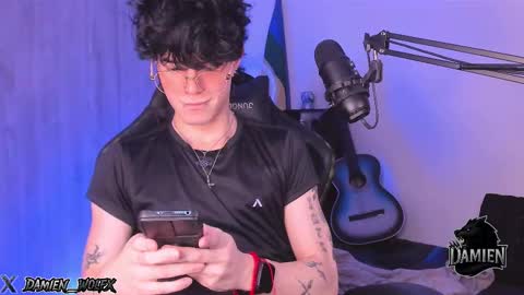 Snapshot of cinnamon_boyxxx chatting on 09/29/25, 01:22 David Independent Model online show from 09/29/25, 01:22