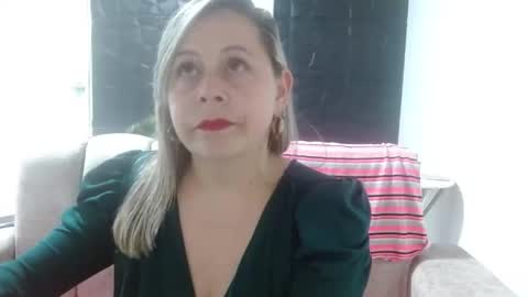 cinthia1609 online show from 02/25/25, 07:47