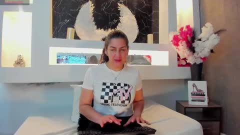 Cinthya  online show from 10/17/25, 12:08