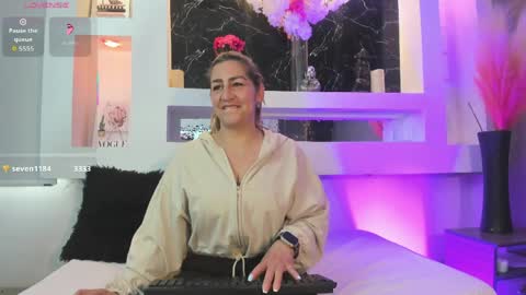 Cinthya  online show from 05/30/26, 12:24
