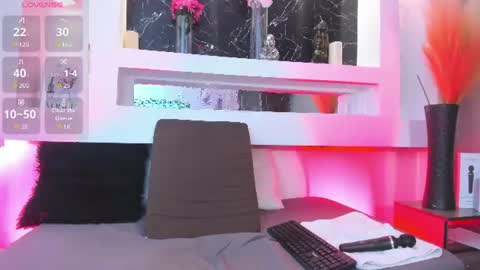 Cinthya  online show from 06/10/26, 12:15