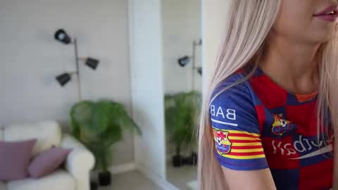 Sandy online show from 09/15/25, 07:08