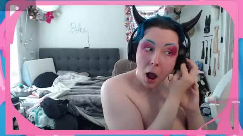Snapshot of cirquenoirblu chatting on 06/20/26, 01:09 Blu online show from 06/20/26, 01:09