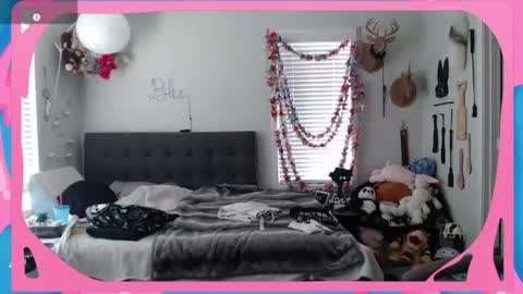 Snapshot of cirquenoirblu chatting on 06/24/26, 01:37 Blu online show from 06/24/26, 01:37